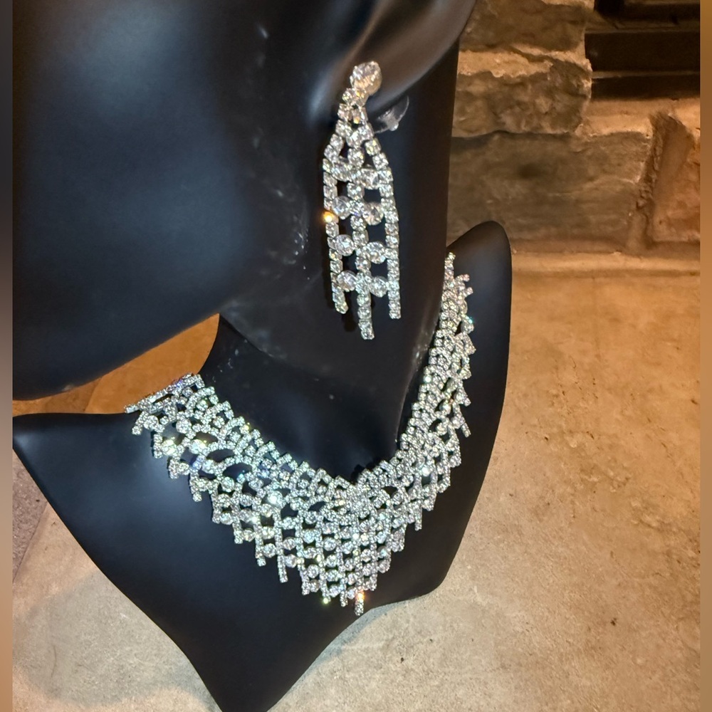 Elegant Silver and Crystal Jewelry Set